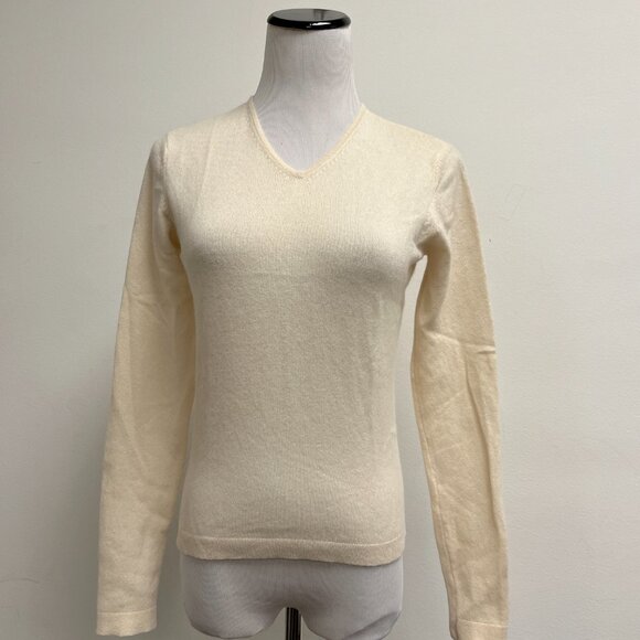 J. Crew Sweaters - J Crew scotland cashmere v neck sweater S classic